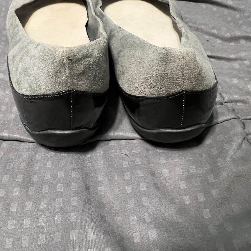 Kenneth Cole Run Away Gray Suede Patent Heel Cap Toe Flats size 8.5 - Picture 7 of 11